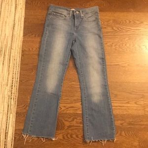 Levi NEW shaping bootcut Jean 27